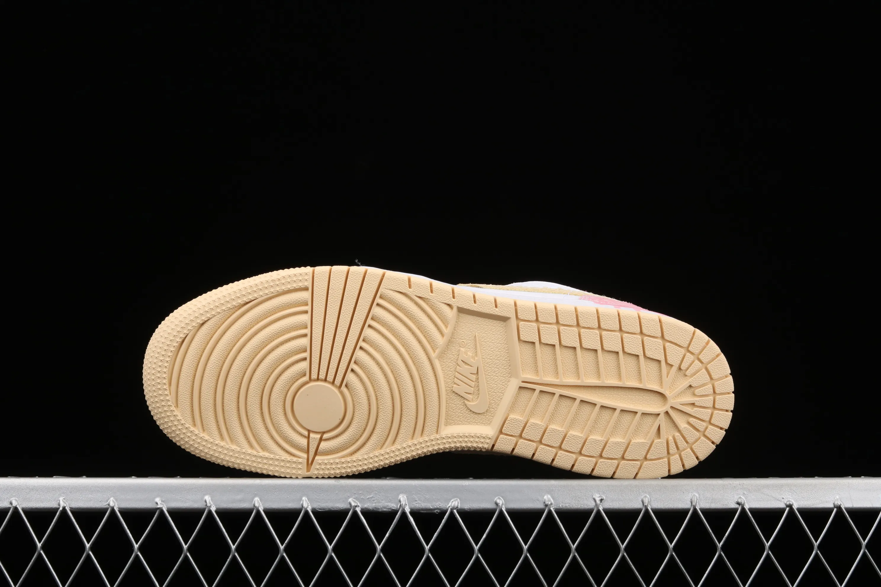 All categories Air Jordan Jordan series basketball shoes Air Jordan 1 Low Different versions Air Jordan 1 Low GS AJ1 Joe 1 low-top ice cream Low-top basketball shoes CW7104-601